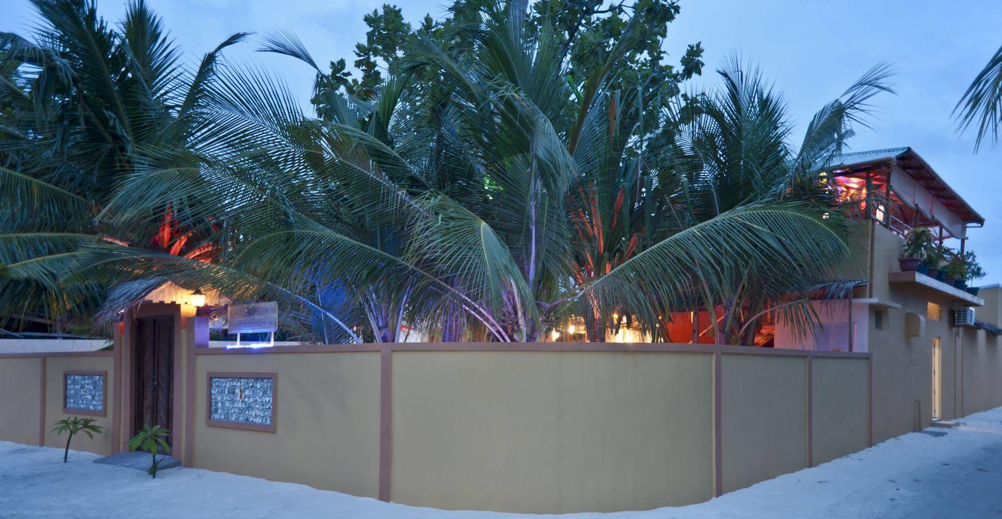 Stingray Beach Inn Maafushi Exterior photo