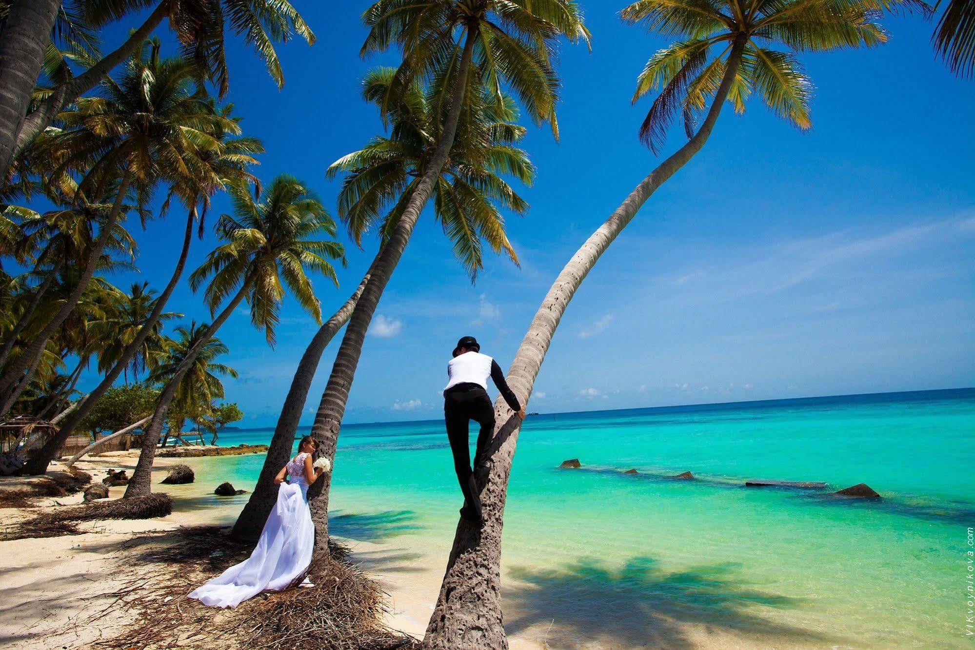 Stingray Beach Inn Maafushi Exterior photo